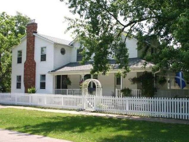 Finlay House Bed And Breakfast Niagara - On - The - Lake, Guesthouse/bed And Breakfast For Rent, Nia