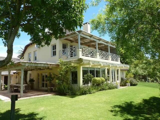In The Vine Country Manor House, Guesthouse/bed And Breakfast For Rent, Stellenbosch