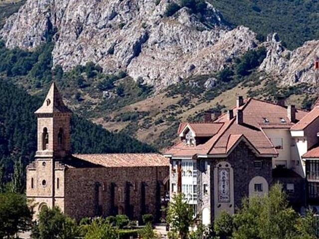 Hotel Presa, Hoteli Ya Kukodisha, Riano