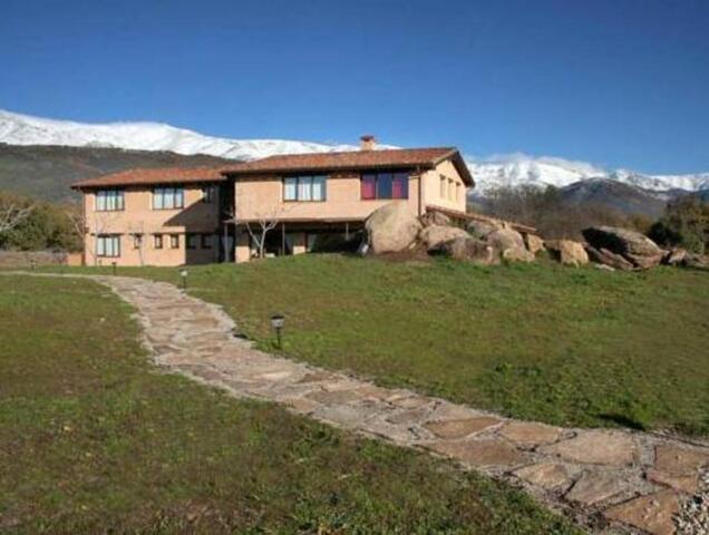 Hotel Llano Tineo, Hotel For Rent, Villanueva De La Vera