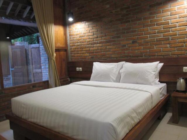 Cempaka Villa Ii, Resort Villa For Rent, Magelang