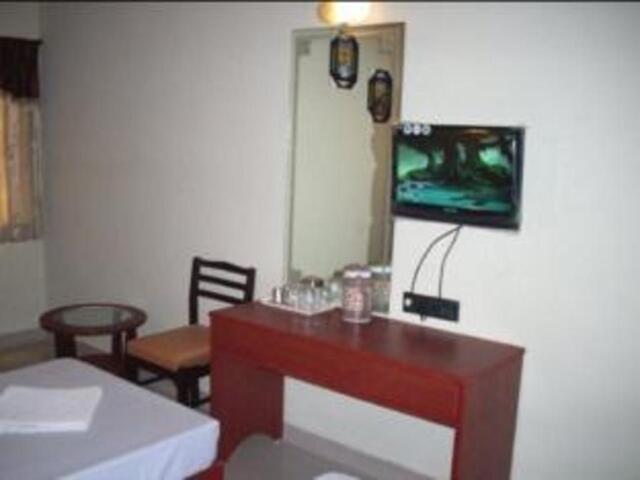 No.  &,meeran Sahib Street, Mount Road, Chennai, Mallika Residency, Guesthouse/bed