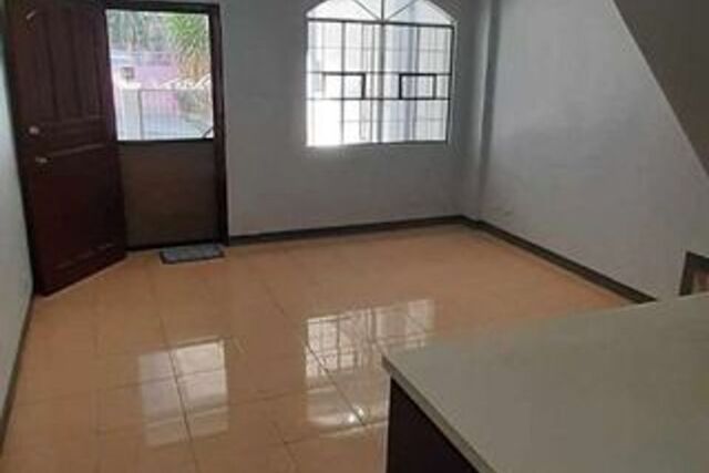 Las Pinas, Townhouse For Rent