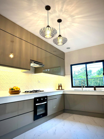 Maharlika West, Tagaytay, Villa For Sale