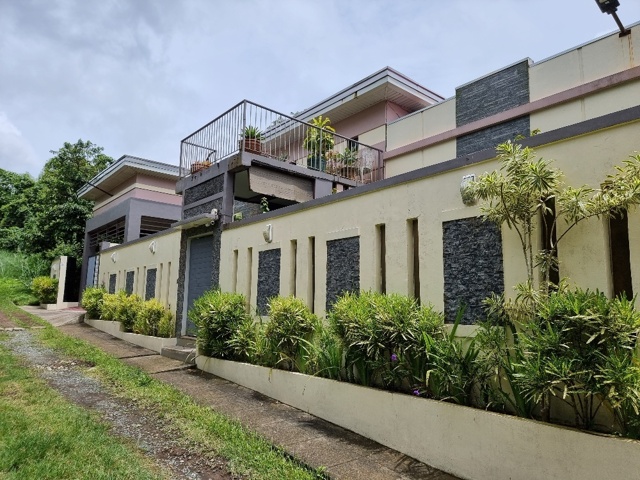 Iruhin West, Tagaytay, House For Sale