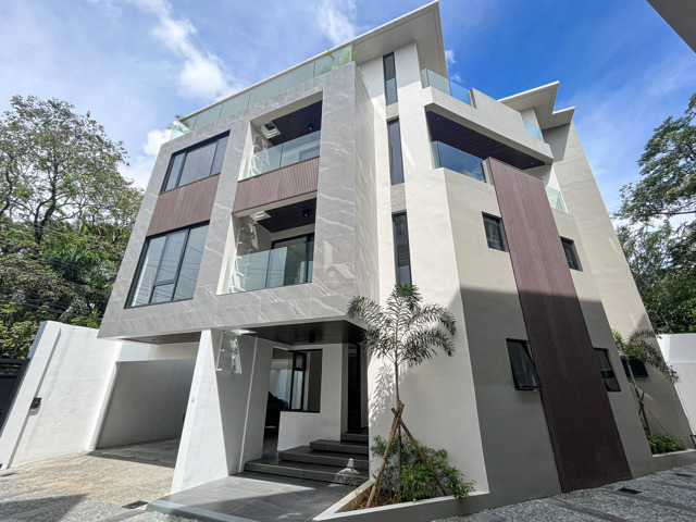 Wack-wack Greenhills, Mandaluyong, Townhouse For Sale