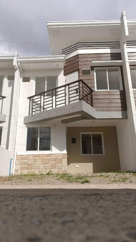 Darasa, Tanauan, Townhouse For Sale